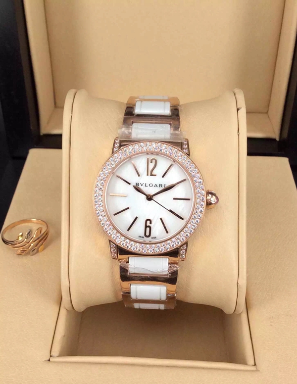 ブルガリ時計正面デザイン